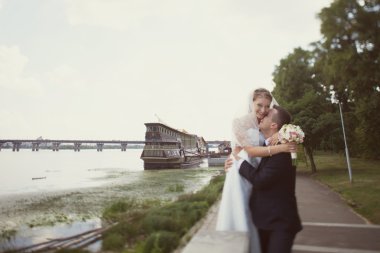 Gelin ve damat Nehri yakınında