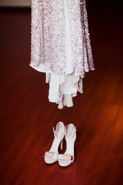 Silver shoes and wedding dress — Stock Photo, Image