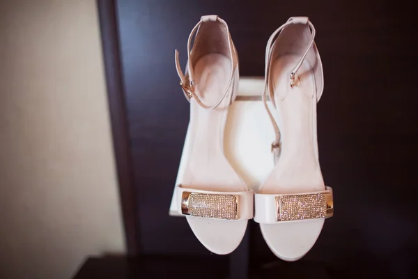 Zapatos de novia de oro — Foto de Stock