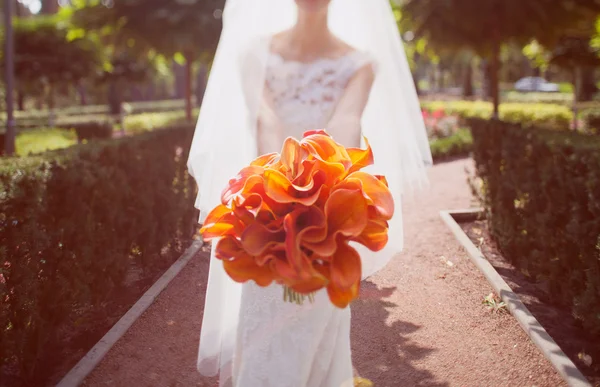 Svatební kytice oranžové Kala — Stock fotografie