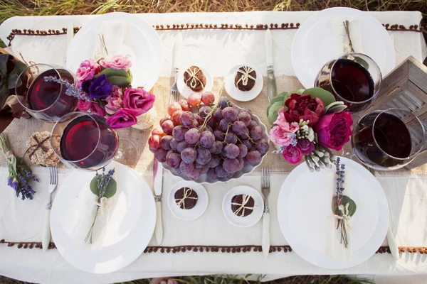 Mesa de boda en el parque — Foto de Stock