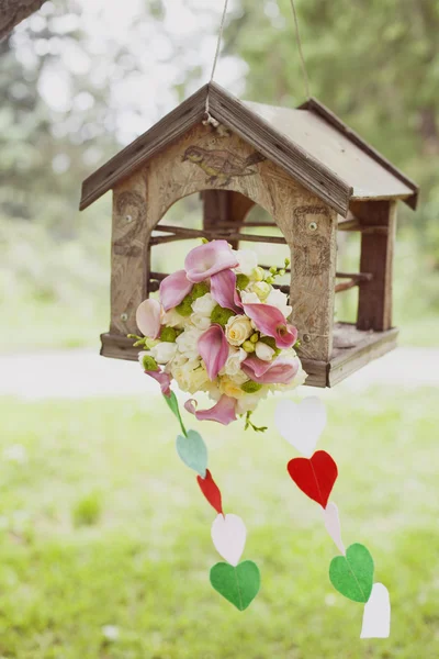 Wedding bouquet in park — Stock Photo, Image