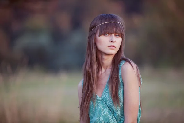 Mooie brunette vrouw — Stockfoto