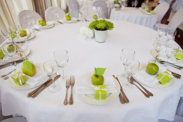 Geschmückter Hochzeitstisch — Stockfoto