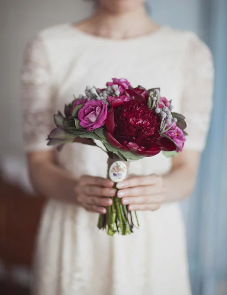 Buquê de casamento de rosas e peônias Fotografias De Stock Royalty-Free