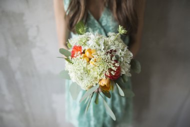 Düğün buketi gelin elinde rustik tarzda