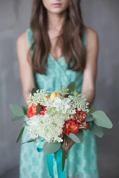 Wedding bouquet in a rustic style in the hands of the bride — Stock Photo, Image