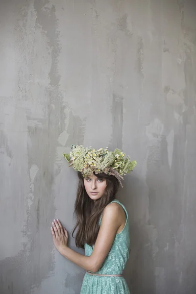 Beautiful brunette girl with a wreath in her hair — Stock Photo, Image