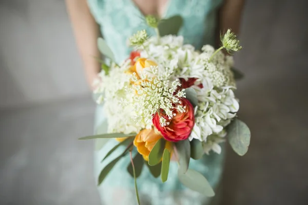 Wedding bouquet in a rustic style in the hands of the bride — Stock Photo, Image