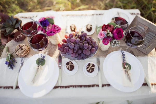 Inredda Bröllops bord i parken — Stockfoto