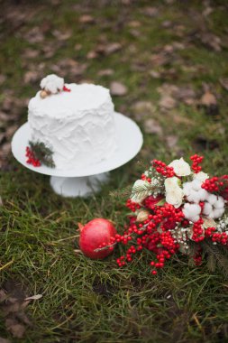 Düğün pastası ve buket