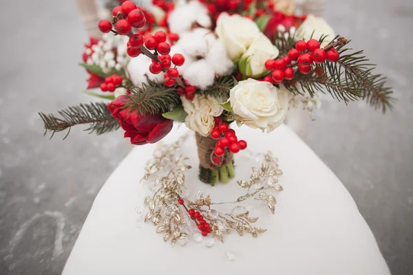 Winter wedding bouquet with pine cones and red and white flowers — Stock Photo, Image