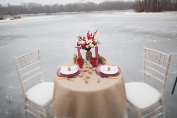 Décorations de Noël, table de mariage dans le parc — Photo
