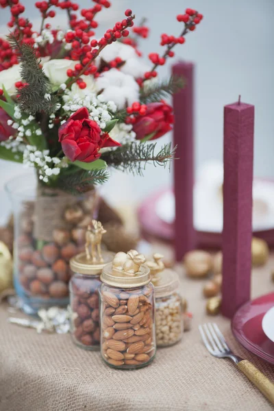 Decorações de Natal, mesa de casamento no parque — Fotografia de Stock