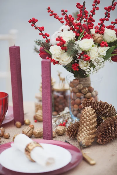 Decorações de Natal, mesa de casamento no parque — Fotografia de Stock