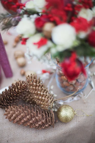 Christmas decorations, wedding table in the park — Stock Photo, Image