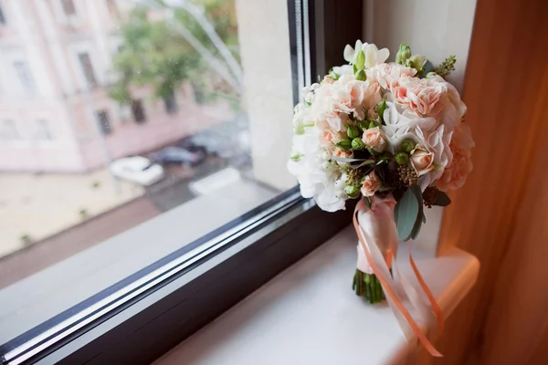 Pink and white wedding bouquet — Stock Photo, Image