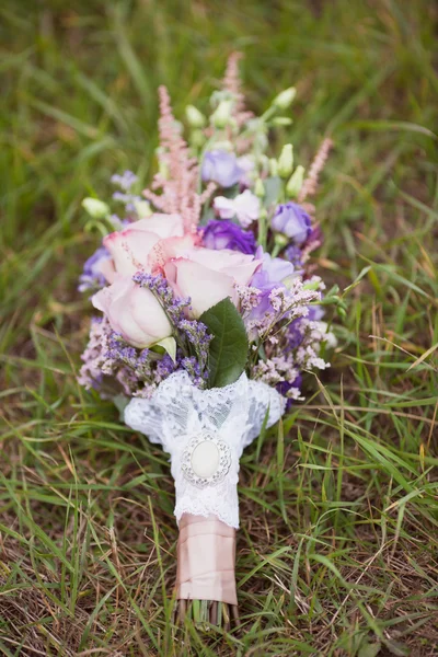 Синьо-білий весільний букет — стокове фото