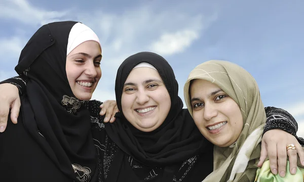 Três mulheres muçulmanas árabes — Fotografia de Stock