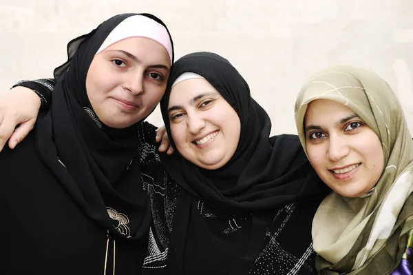 Tre donne arabe musulmane — Foto Stock