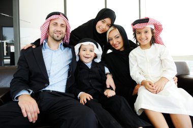 Arap Müslüman iş ofis çocuklu