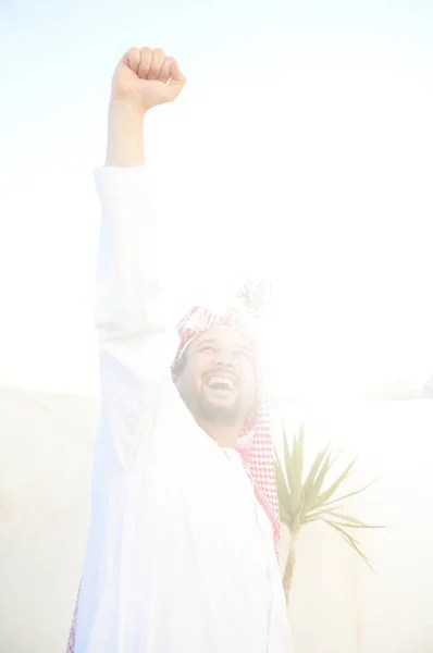 Retrato de árabe muçulmano homem posando na vida real — Fotografia de Stock
