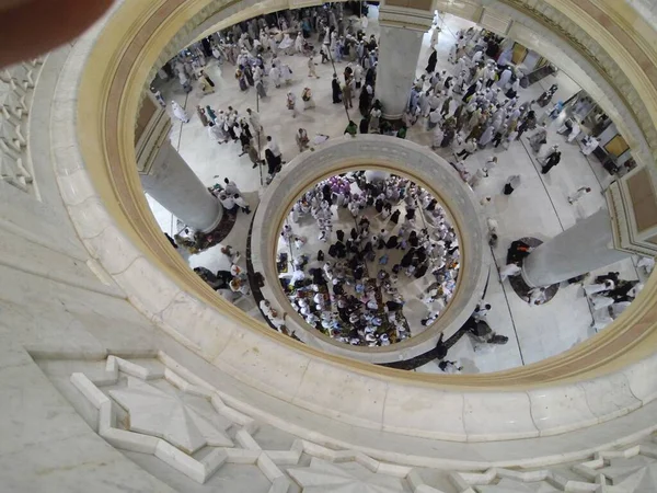 Povo Muçulmano Orando Kaaba Meca — Fotografia de Stock