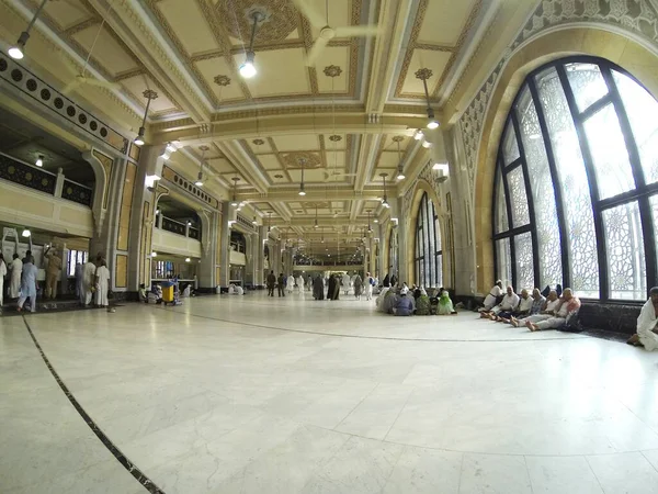 Povo Muçulmano Orando Kaaba Meca — Fotografia de Stock