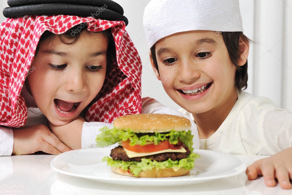 Two little kids with big Burger