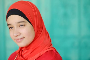 Aktif Arap insanlar gerçek hayatta poz veriyorlar.