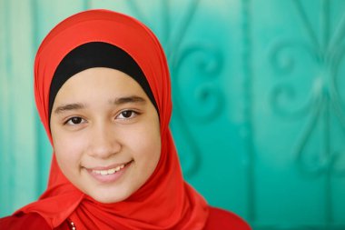 Aktif Arap insanlar gerçek hayatta poz veriyorlar.