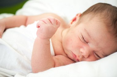 Hayatının ilk haftasında doğan bir bebek.