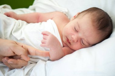 Hayatının ilk haftasında doğan bir bebek.