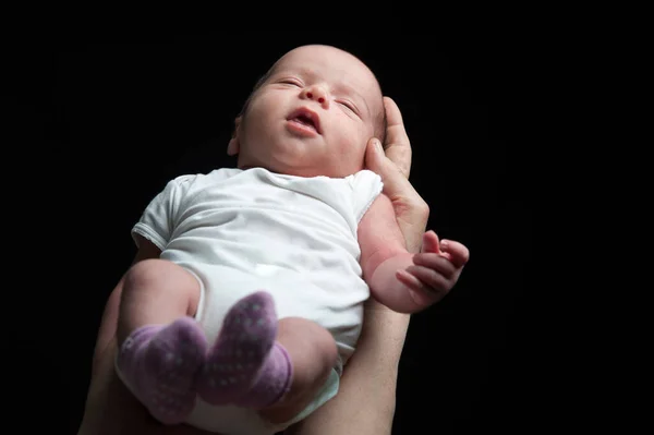 Adorável lindo bebê recém-nascido — Fotografia de Stock