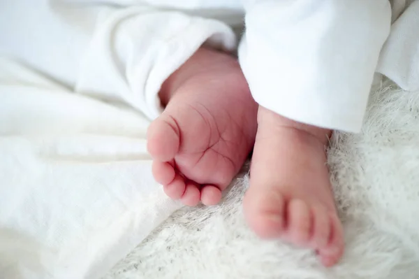 Bebê recém-nascido na primeira semana de sua vida — Fotografia de Stock