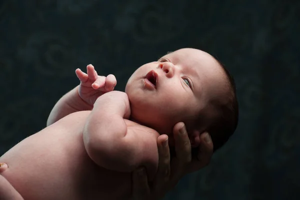 Newborn baby in arms — Stock Photo, Image