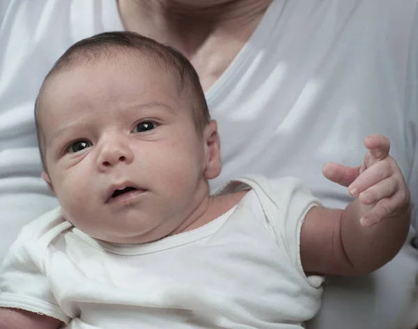 Чарівна красива новонароджена дитина — стокове фото