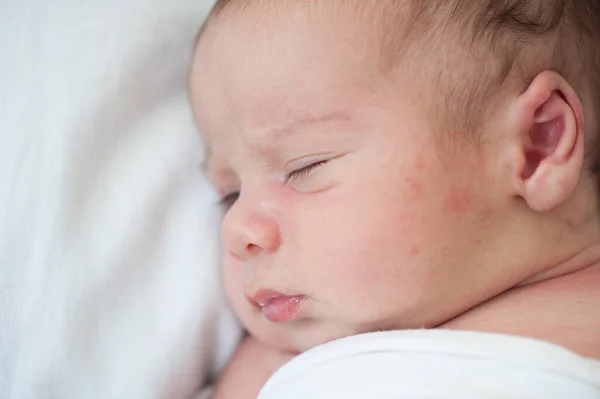 Novorozené dítě v prvním týdnu jeho života — Stock fotografie