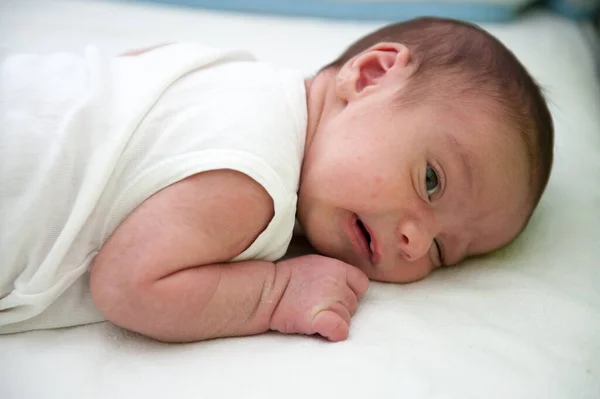 Newborn baby in bed — Stock Photo, Image