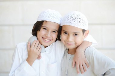 Aktif Arap insanlar gerçek hayatta poz veriyorlar.