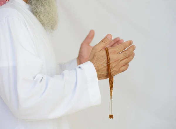 Actieve Arabische mensen poseren in het echte leven — Stockfoto