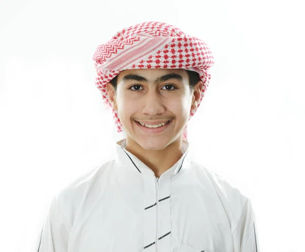Arabe golfe garçon seul . — Photo