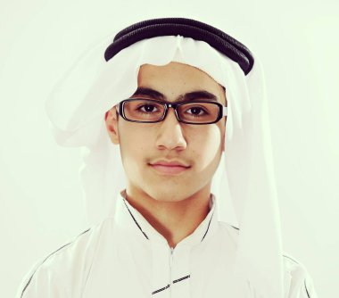 Arap Körfezi Çocuğu yalnız. yüksek kaliteli fotoğraf 