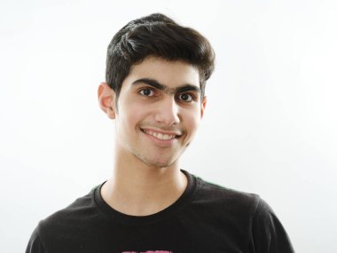 Yalnız Arap çocuk portresi . 