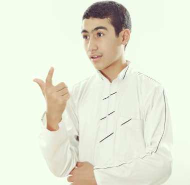 Yalnız Arap çocuk portresi . 