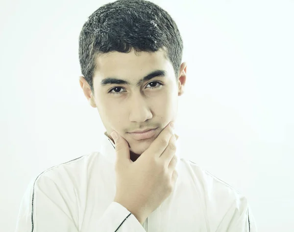 Arab gyerek portré egyedül . — Stock Fotó