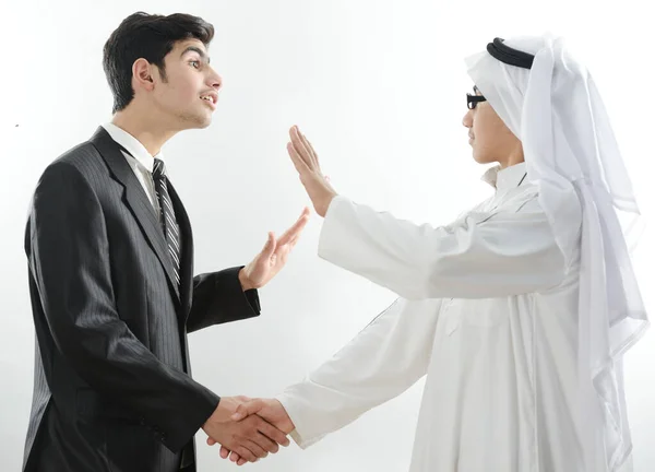 Zwei arabische Kinder treffen sich — Stockfoto