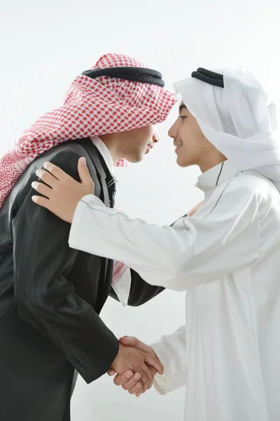 2 arabische Jungen allein. Foto in hoher Qualität — Stockfoto