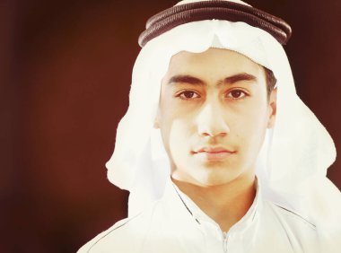 Arap Körfezi Çocuğu yalnız. yüksek kaliteli fotoğraf 