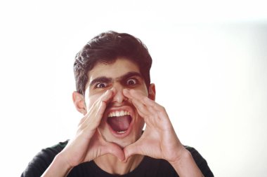 Yalnız Arap çocuk portresi . 